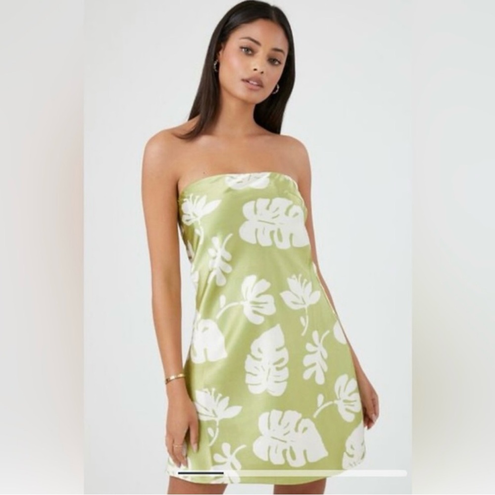 Green Strapless Dress with Tropical Pattern